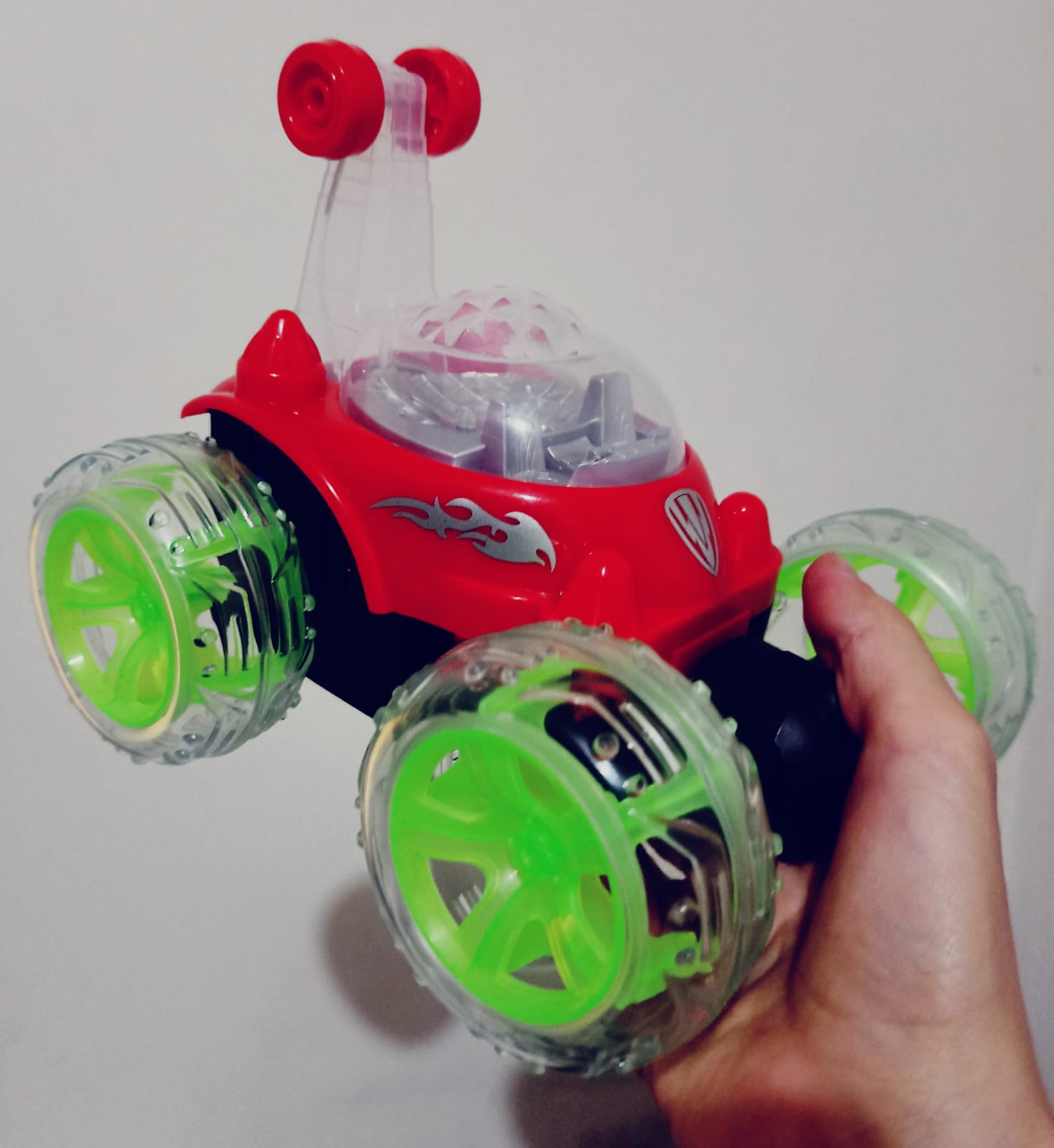 Carro Loco Neón a Control Remoto: Giros 360 con Luces y Sonido al por mayor